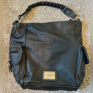 Black buckle leather Jones New York shoulder bag medium size